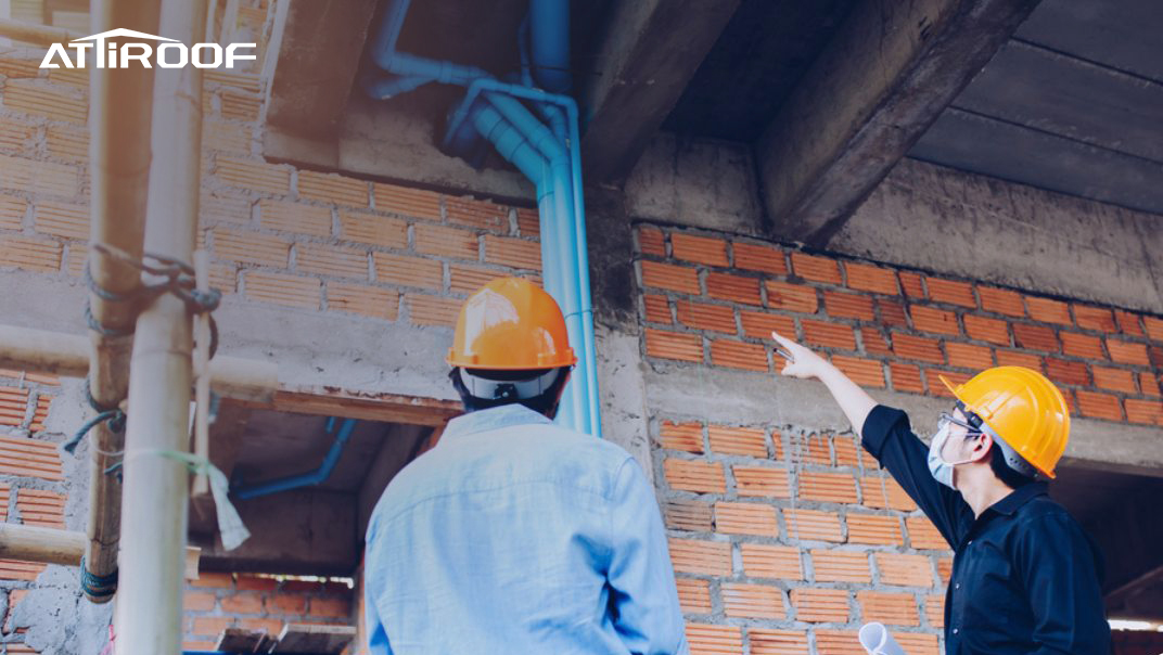 Image of a discussion with roofing contractors about warranty terms at a construction site.